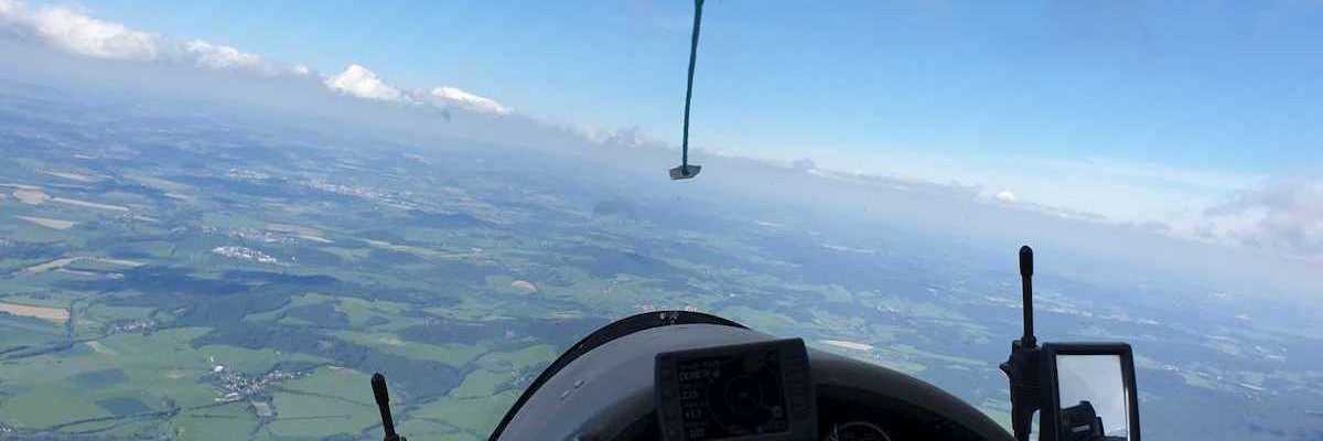Flugwegposition um 14:42:07: Aufgenommen in der Nähe von Okres Klatovy, Tschechien in 2106 Meter